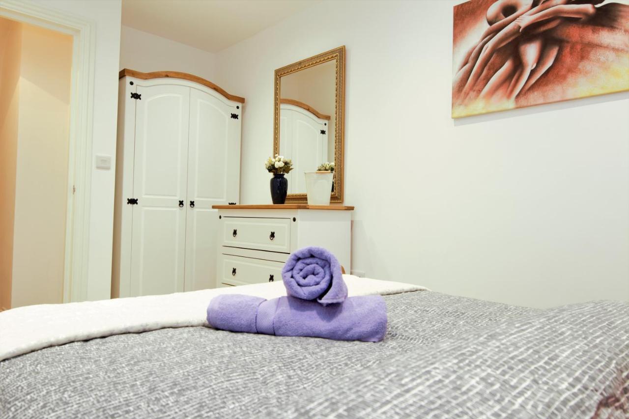 Stylish 2 Bedroom In The Heart Of Greenwich Apartament